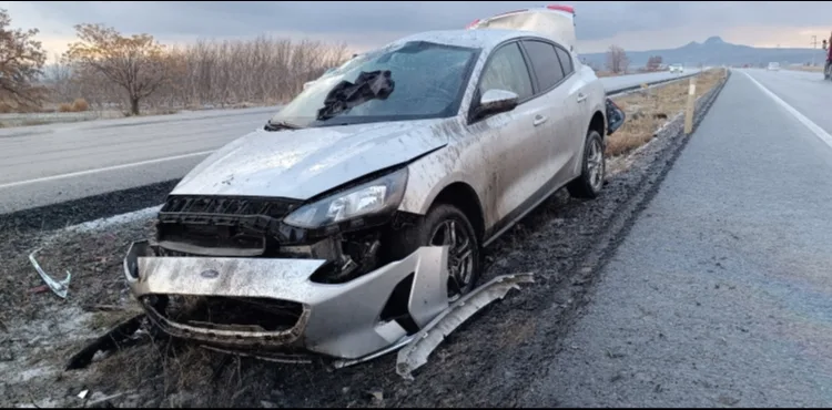 Kayseri'de otomobil refüje düştü: 4 yaralı