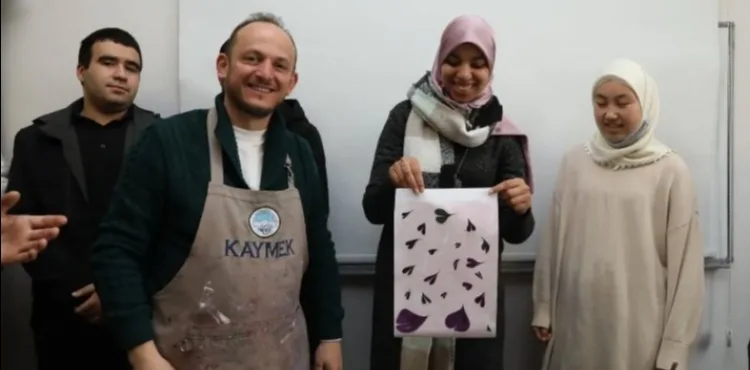 KAYMEK’TEN YABANCI ÖĞRENCİLERE EŞSİZ “EBRU” DENEYİMİ