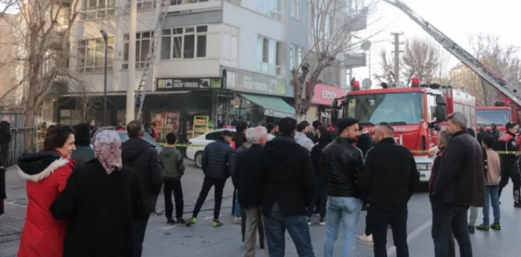 Kayseri'de 4 katlı binada yangın; 11 kişi dumandan etkilendi