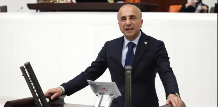 CHP’li Aşkın Genç: Çiftçilerin bankalara olan borcu bir yılda yüzde 47,1 artarak 868,6 milyar liraya yükseldi