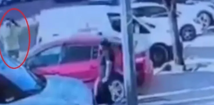 Kargo aracından cep telefonu çalan şüpheli ile satın alana gözaltı