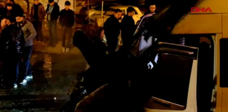KAYSERİ 'de park halindeki öğrenci servis minibüsü alev aldı