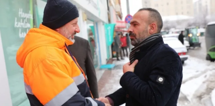 BAŞKAN ÇOLAKBAYRAKDAR, “YOĞUN KAR YAĞIŞINA KARŞI 3 VARDİYALI 24 SAAT ÇALIŞIYORUZ”