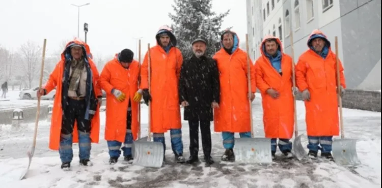 BAŞKAN ÇOLAKBAYRAKDAR, “HER ŞARTTA VE KOŞULDA VATANDAŞIMIZIN YANINDAYIZ”