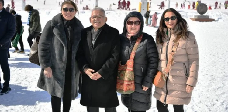 HOLLANDA, BELÇİKA VE ALMANYA’DAN ERCİYES’E GELEN KAYAKSEVERLERDEN ÖVGÜ DOLU SÖZLER