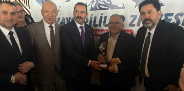 BÜYÜKKILIÇ, İSTANBUL’DA DEVELİLİLER BULUŞMASI VE KAYSERİLİLER ZİRVESİ’NE KATILDI