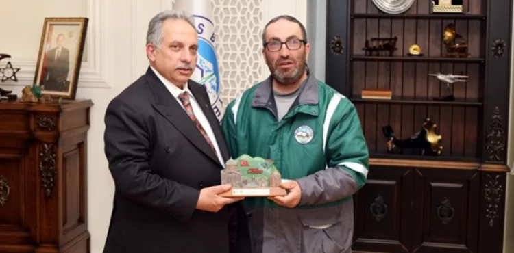BAŞKAN YALÇIN'DAN ÖRNEK DAVRANIŞ GÖSTEREN PERSONELE TAKDİR