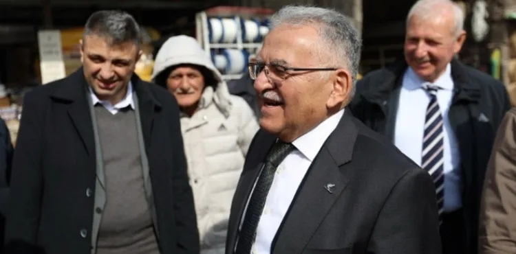 BAŞKAN BÜYÜKKILIÇ, KAPALI ÇARŞI’DA ESNAF VE VATANDAŞLA BULUŞTU