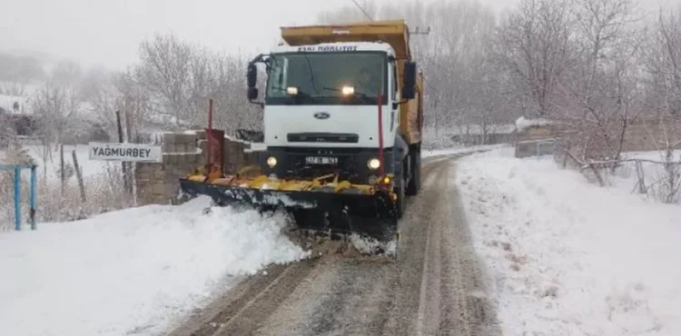 BÜYÜKŞEHİR, 22 MAHALLE YOLUNU ULAŞIMA AÇARAK, KIRSALDA KAPALI YOL BIRAKMADI