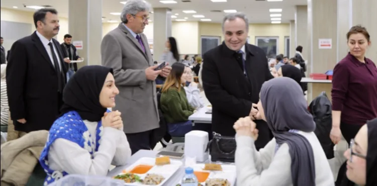 Rektör Prof. Dr. Altun, Öğrencilerle İftar Yaptı