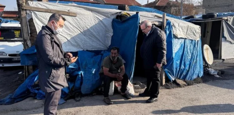 BAŞKAN BÜYÜKKILIÇ, BARAKADA YAŞAYAN DUDU TEYZE VE OĞLUNA SAHİP ÇIKTI