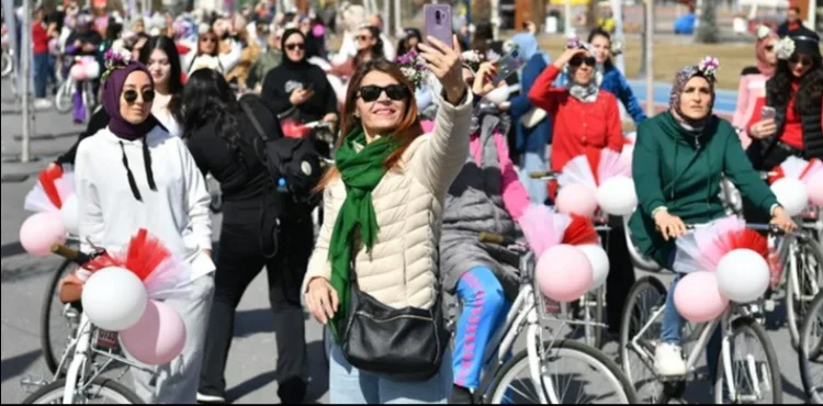 BÜYÜKŞEHİR’DEN, 8 MART DÜNYA KADINLAR GÜNÜ’NE ÖZEL ‘ÇİÇEK KADINLAR BİSİKLET TURU’