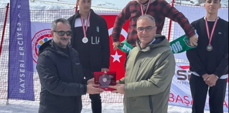 ERCİYES KAYAK MERKEZİ, GELENEKSEL KIZAK TÜRKİYE ŞAMPİYONASI’NA EV SAHİPLİĞİ YAPTI