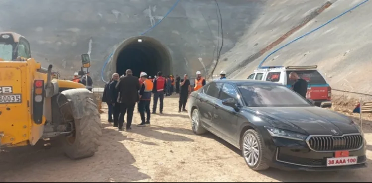 Tünel inşaatında kaya düştü: 1 ölü, 1 yaralı