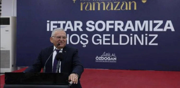 BAŞKAN BÜYÜKKILIÇ, İFTAR VE TERAVİHTE HACILARLILAR İLE BİR ARAYA GELDİ