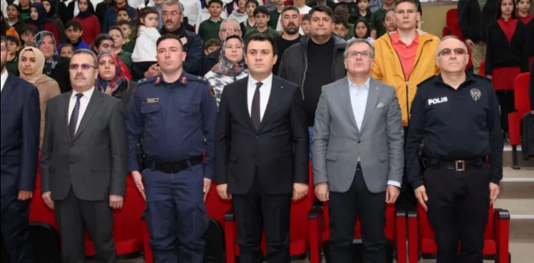 BAŞKAN ÖZDOĞAN: "İSTİKLAL MARŞIMIZ, MİLLETİMİZİN HÜRRİYET MEŞALESİDİR"