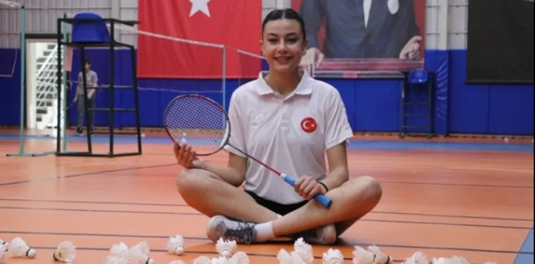 Milli badmintoncu Telli Nur, işitme engelliler olimpiyat seçmelerine hazırlanıyor