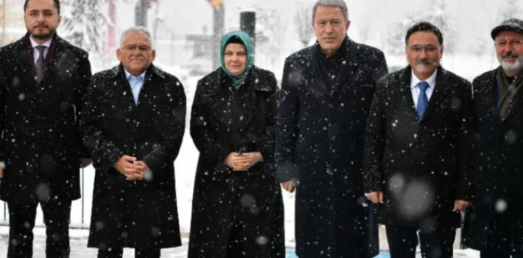 AKAR VE BÜYÜKKILIÇ’TAN KANAAT ÖNDERLERİYLE “EĞİTİM” İSTİŞARESİ