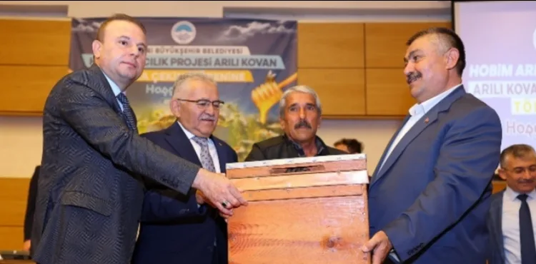 BÜYÜKŞEHİR’İN KOVAN SİZDEN ARI BİZDEN PROJESİ’NE ÜRETİCİDEN TAM NOT