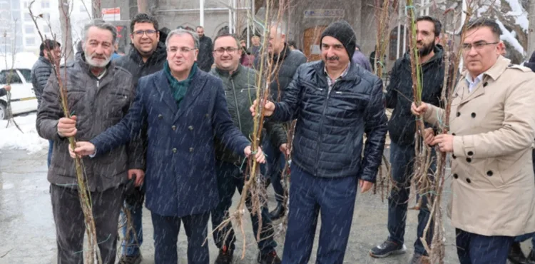 BAŞKAN ÖZDOĞAN: “HACILAR’IMIZ MEYVEYİ DALINDAN TÜKETECEK”