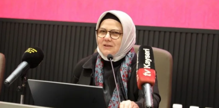 MİLLETVEKİLİ AYŞE BÖHÜRLER MEKTEP MELİKGAZİ'DE GENÇLERLE SÖYLEŞİ YAPTI