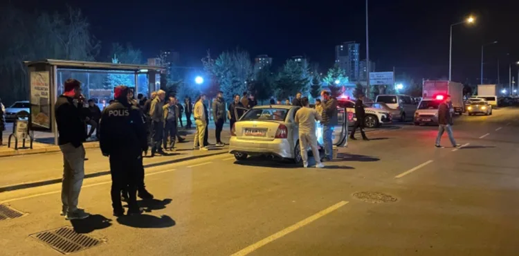 Otomobilinde uğradığı silahlı saldırıda yaralandı