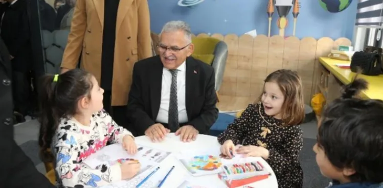 BAŞKAN BÜYÜKKILIÇ: “KÜTÜPHANELERİMİZ İLE OKUYAN ŞEHİR KAYSERİ’YE DEĞER KATIYORUZ”