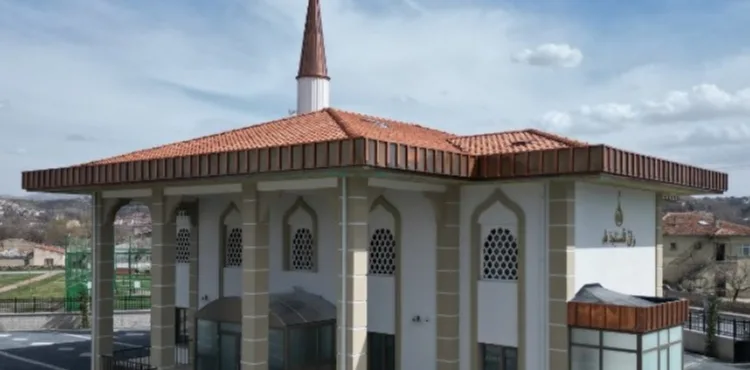 “YUNUS EMRE CAMİ, GESİ GİBİ GÜZEL VE ŞİRİN OLDU”