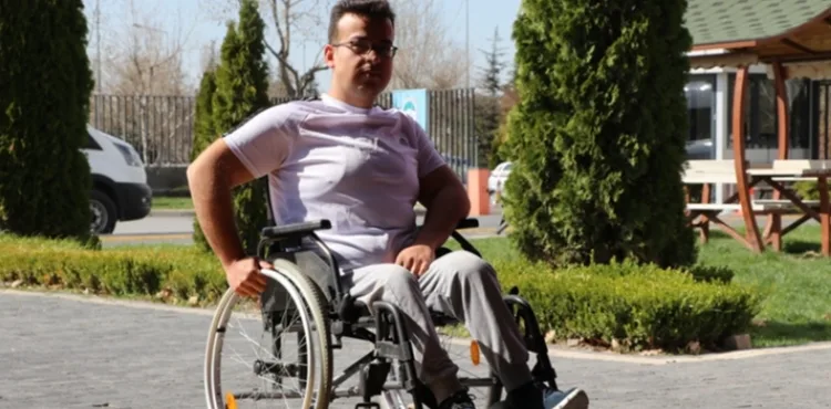 Gittiği kurslarla moral bulan omurilik felçli Sefa, EKPSS'de derece yaptı