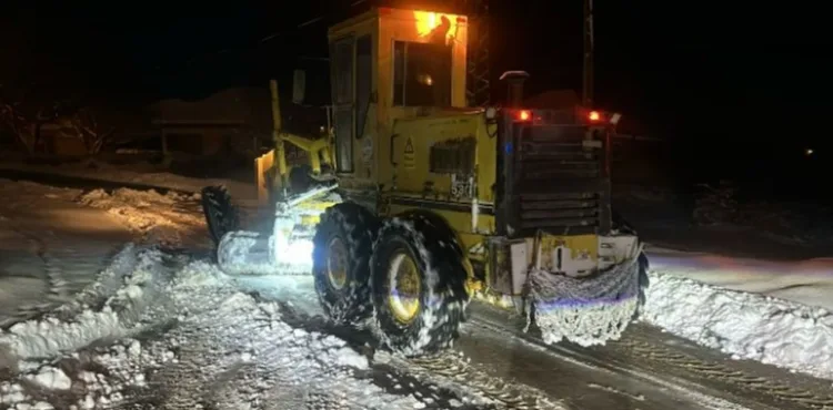 BÜYÜKŞEHİR, NİSAN KARI SONRASI KAPANAN 90 MAHALLE YOLUNU ULAŞIMA AÇTI