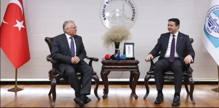BAŞKAN BÜYÜKKILIÇ’I ZİYARET EDEN SP GENEL BAŞKANI ARIKAN: “ÜZERİMDE EMEĞİ OLAN BİR BÜYÜĞÜMDÜR”