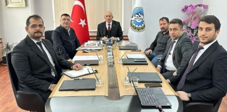 Kayseri Esnaf ve Sanatkarlar Odaları Birliği (KESOB) Başkanı Şeyhi Odakır başkanlığında, projeler toplantısı yapıldı.