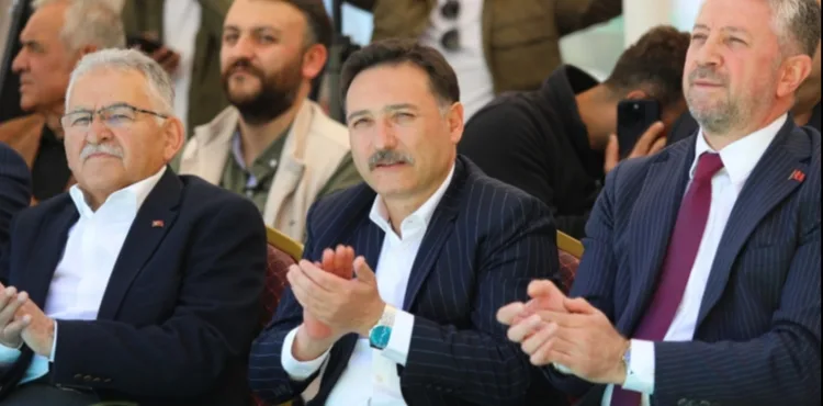 Vali Çiçek, “Türk Gençliğinin Olması Gereken Yer Spor Salonlarıdır, Kütüphanelerdir”