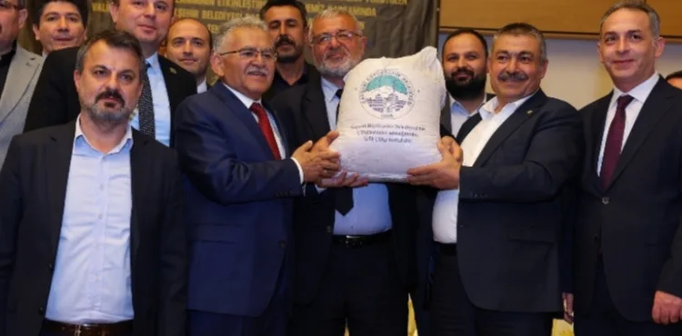 ÜRETİCİNİN DOSTU BAŞKAN BÜYÜKKILIÇ, 2025’TE DE TOHUM DAĞITIMINA DEVAM EDİYOR