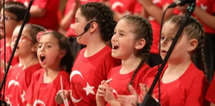 BÜYÜK BAYRAM, ÇOCUKLARIN KONSERİYLE COŞKUYLA KUTLANDI