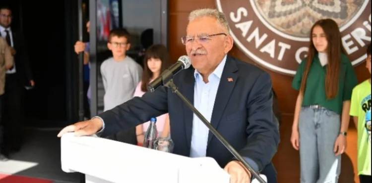 BAŞKAN BÜYÜKKILIÇ, ÇOCUKLARIN SANATLA BULUŞTUĞU SERGİYİ AÇTI