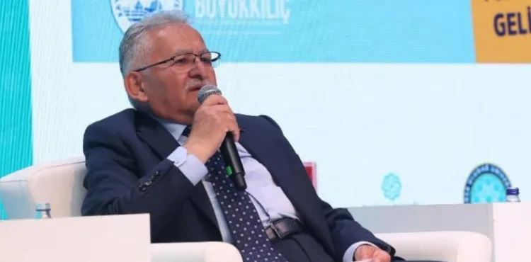 MARMARAKAF’TA KONUŞAN BAŞKAN BÜYÜKKILIÇ: “İŞ GARANTİLİ KURSLAR AÇIYORUZ”