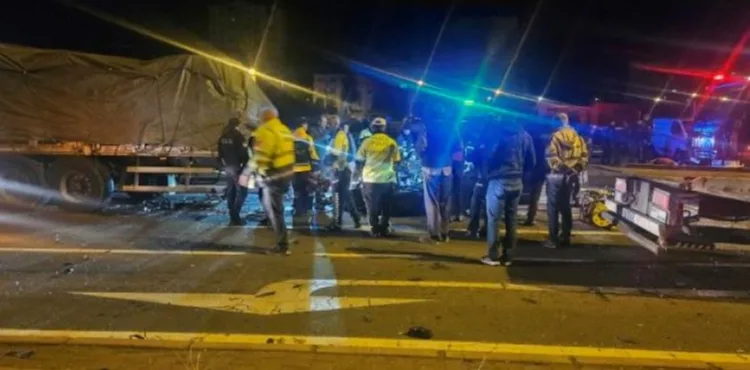 Kayseri'de TIR'a çarpan otomobilin sürücüsü öldü