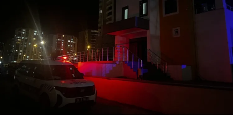 Kayseri'de elinde bıçakla yere düştüğü iddia edilen kadın ağır yaralandı