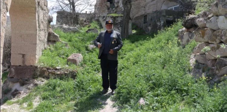 Kıbrıs gazisi, 35 yıldır yatalak oğlu için terk edilen mahalleyi bekliyor