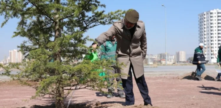 BAŞKAN ÇOLAKBAYRAKDAR, “KOCASİNAN’I YEŞİLLE DONATIYORUZ, TÜRKİYE’YE ÖRNEK OLUYORUZ”