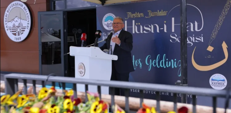 SANATÇININ DOSTU BAŞKAN BÜYÜKKILIÇ, HÜSN-İ HAT SERGİSİ’Nİ AÇTI