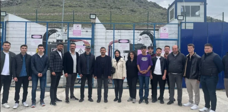 BÜYÜKŞEHİR’İN ÇEVREYE DUYARLI TESİSİ, ÜNİVERSİTE ÖĞRENCİLERİNİN DİKKATİNİ ÇEKTİ
