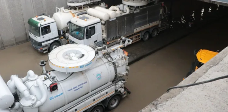 Kayseri'de sağanak; alt geçitler su doldu