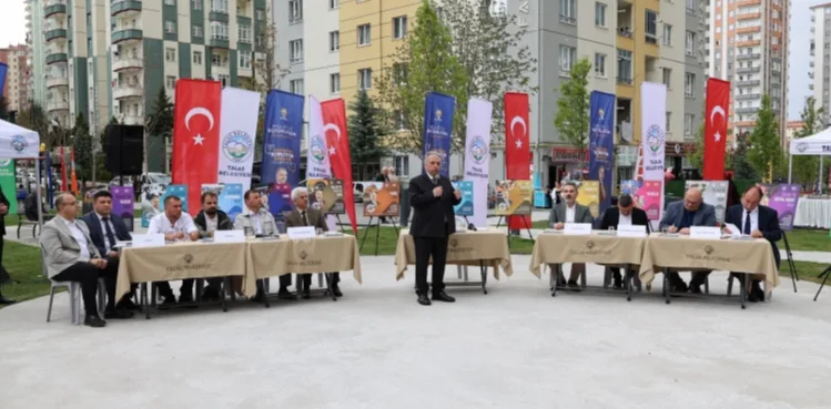 ‘VATANDAŞ SORUYOR BAŞKAN CEVAPLIYOR’ BU KEZ 7/24 KÜTÜPHANE'DE