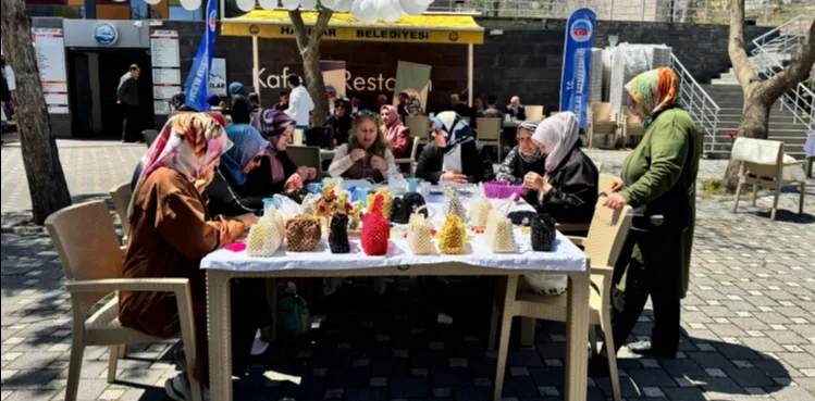 HACILAR’DA EL EMEĞİ GÖZNURU ESERLER SERGİLENDİ