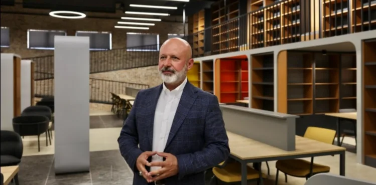BAŞKAN ÇOLAKBAYRAKDAR: “EVLATLARIMIZA KİTAPLA NEFES ALDIRACAK BİR MEKÂN DAHA KAZANDIRDIK!”