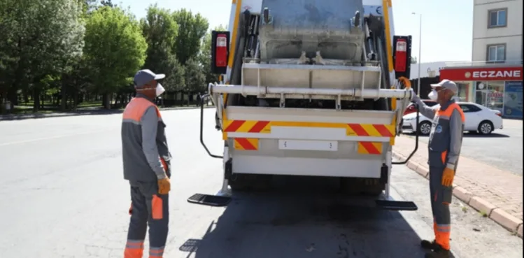 MELİKGAZİ’DE GÜNLÜK 440 TON ÇÖP TOPLANIYOR, 700 KM YOL SÜPÜRÜLÜYOR