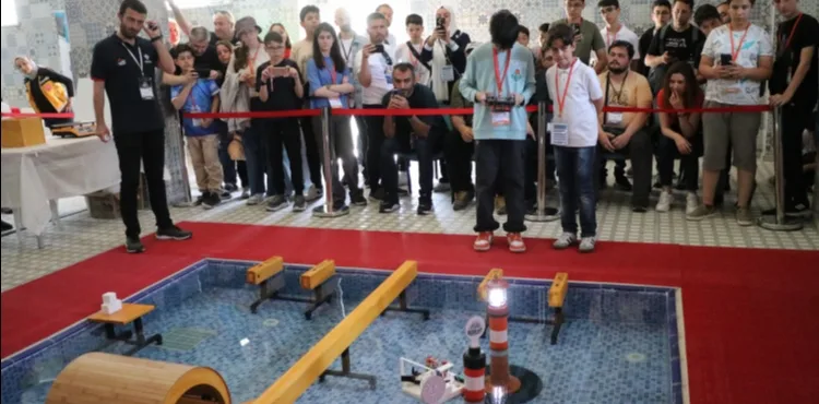 Uluslararası MEB Robot Yarışması'nda öğrenciler, ilk kez su üstü kategorisinde yarışıyor