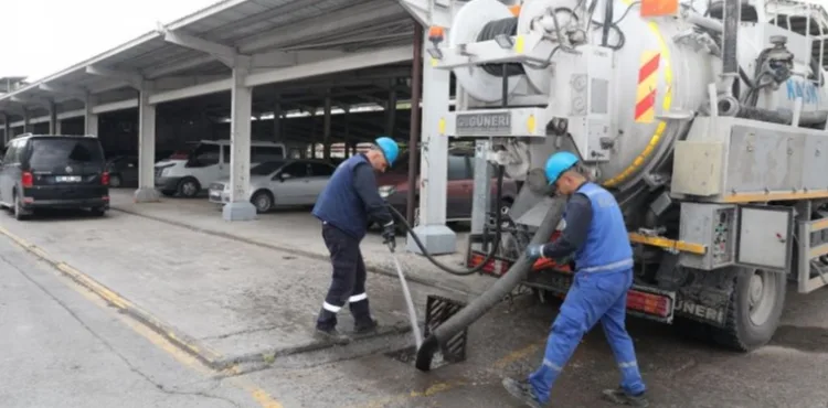 KASKİ’DEN BAYRAM ÖNCESİ KURBAN PAZAR YERLERİNDE TEMİZLİK ÇALIŞMASI